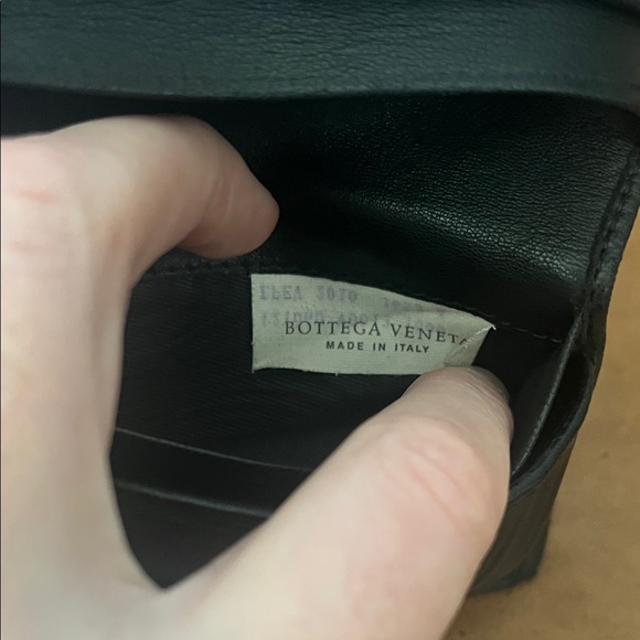 Bottega Veneta Black Woven Wallet - Picture 13 of 14